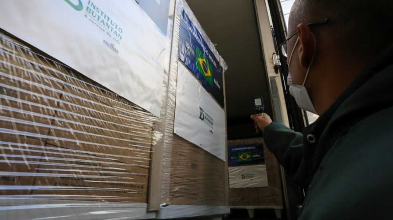 Entrega das doses da Coronavac pelo Instituto Butantan para o Ministério da Saúde
