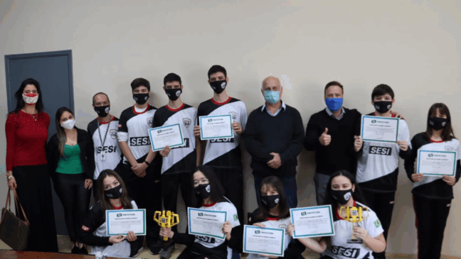 Prefeito de Campo Limpo Paulista recebe campeões do Festival Sesi de Robótica 2021