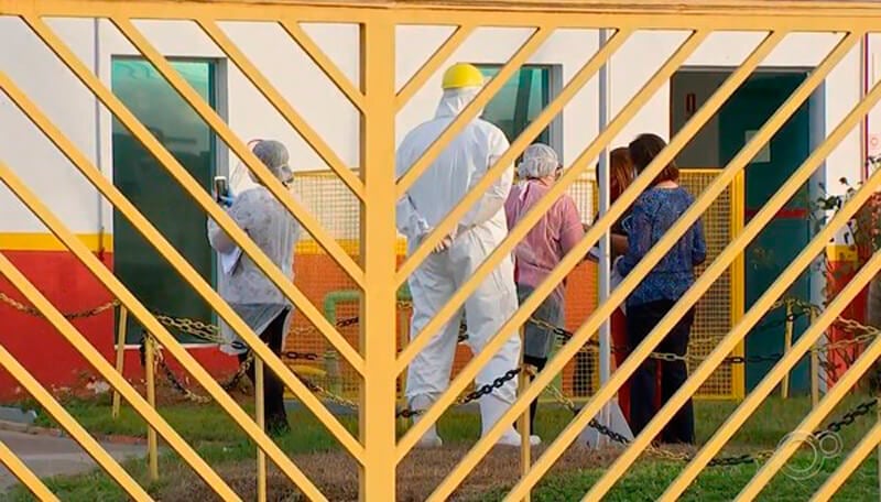 Foto do frigorífico fechado