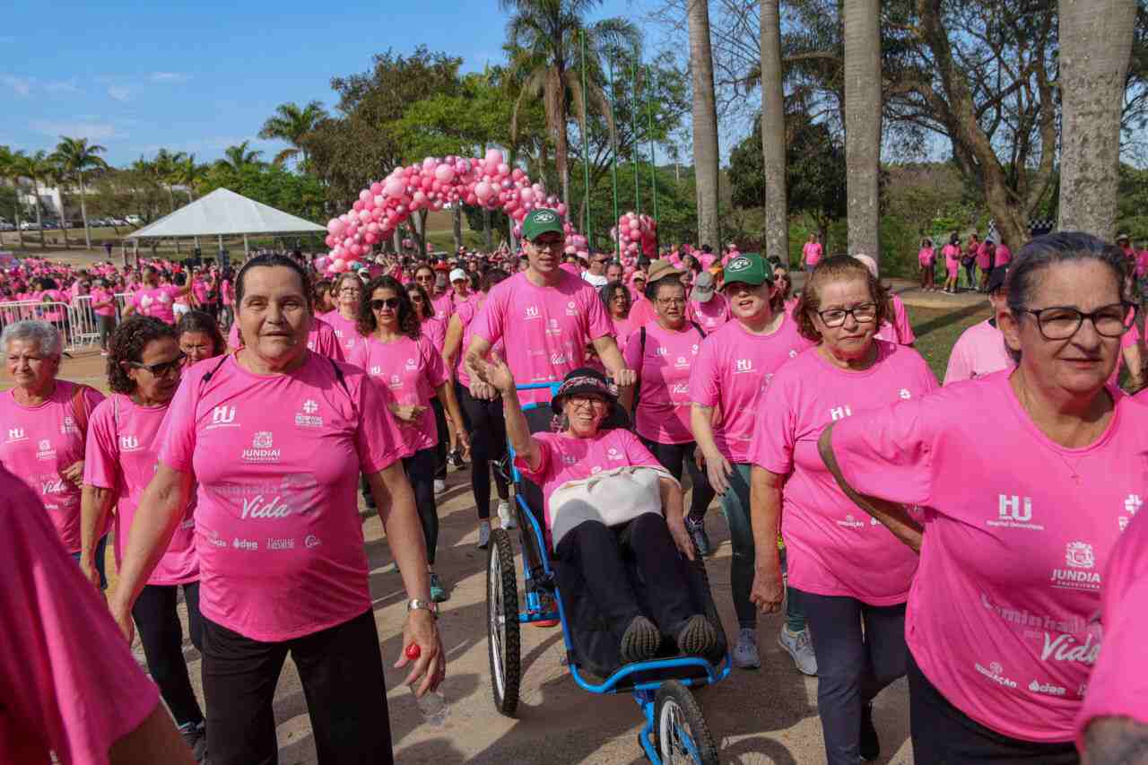 Mais de 1,2 mil pessoas estiveram presentes na Caminhada pela Vida, no Parque da Cidade
