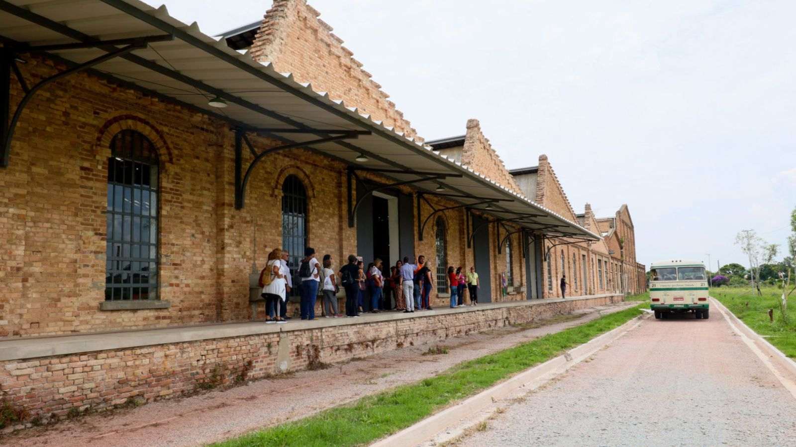 Pessoas em ponto turístico de Jundiaí.