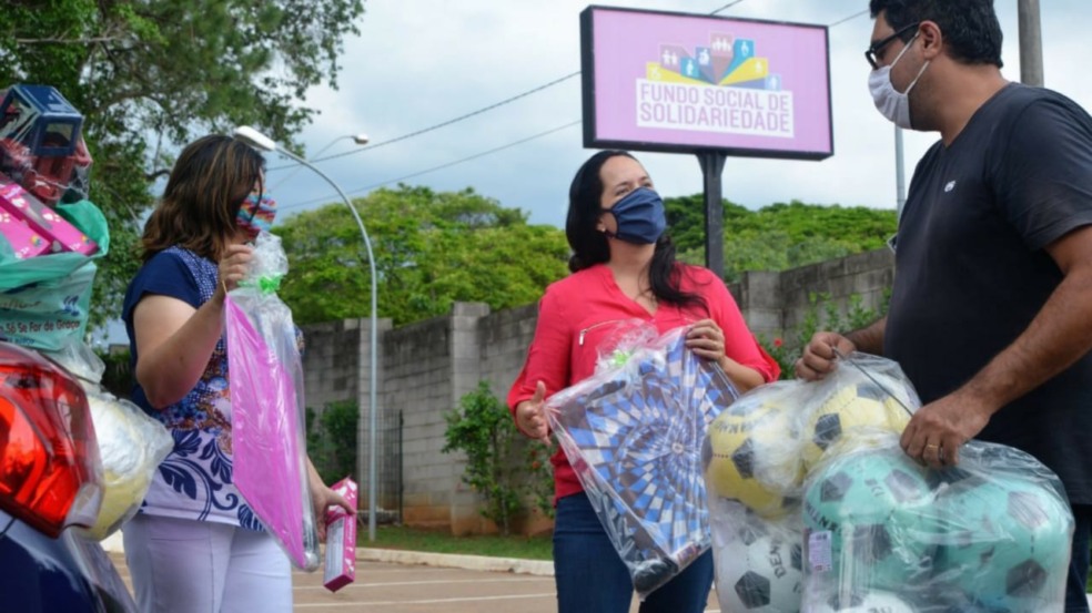 Campanha de Natal Solidário conta com o apoio da população.