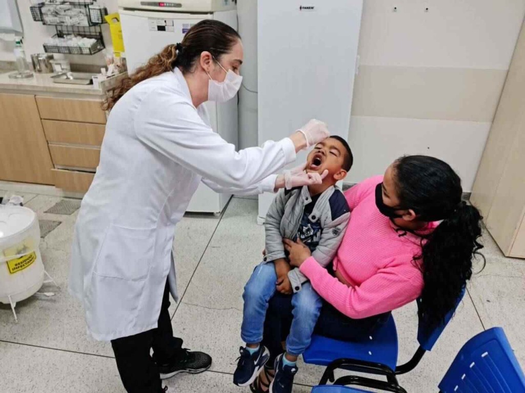 Na Vila Hortolândia, Samuel recebeu a gotinha contra pólio