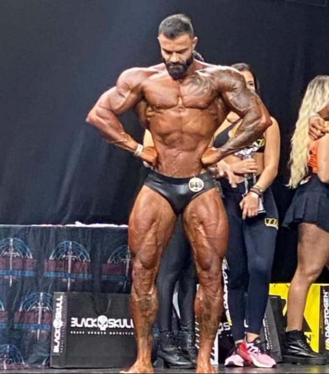 campeonato-fisiculturismo-atleta-Varzino-compressed