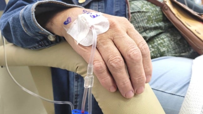 Paciente sendo medicada.