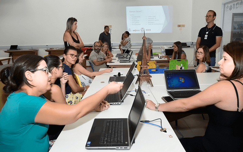 Só no FabLab, 700 educadores passaram por capacitação. (Foto: Reprodução/Prefeitura Municipal de Jundiaí)