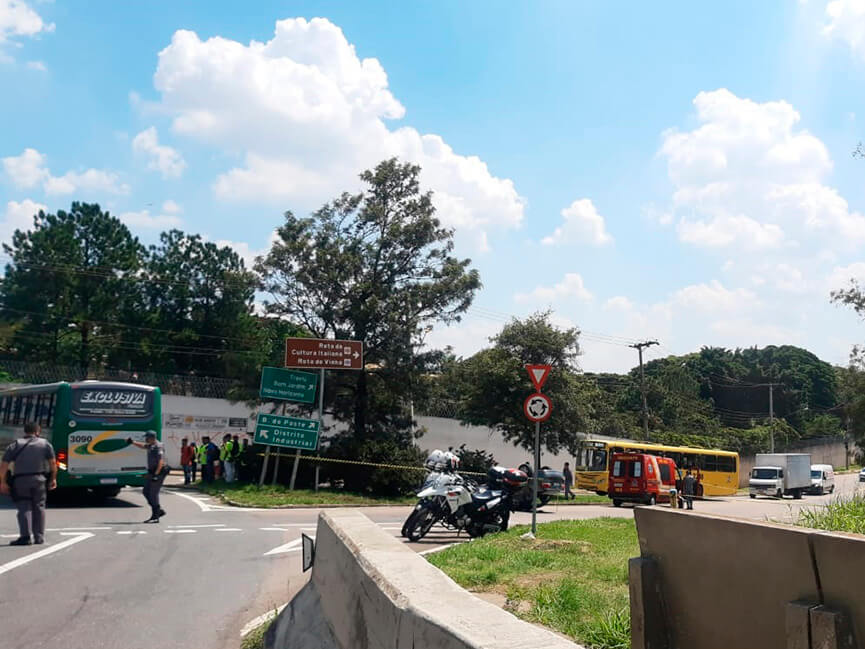 Capotamento de veículo. (Foto: Divulgação/Motoboy Xororó)
