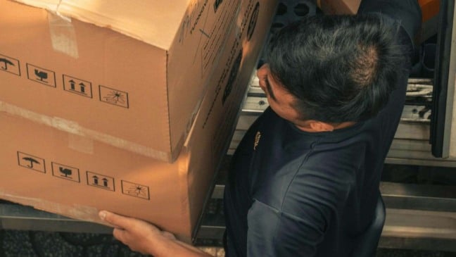 Ajudante de carga e descarga.