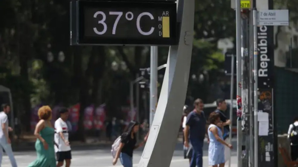 Termômetro marcando altas temperaturas