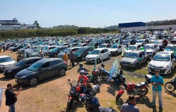 Carreata do Professor Rodolfo impressiona população em Várzea Paulista