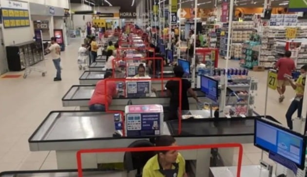 Parte interna do Carrefour