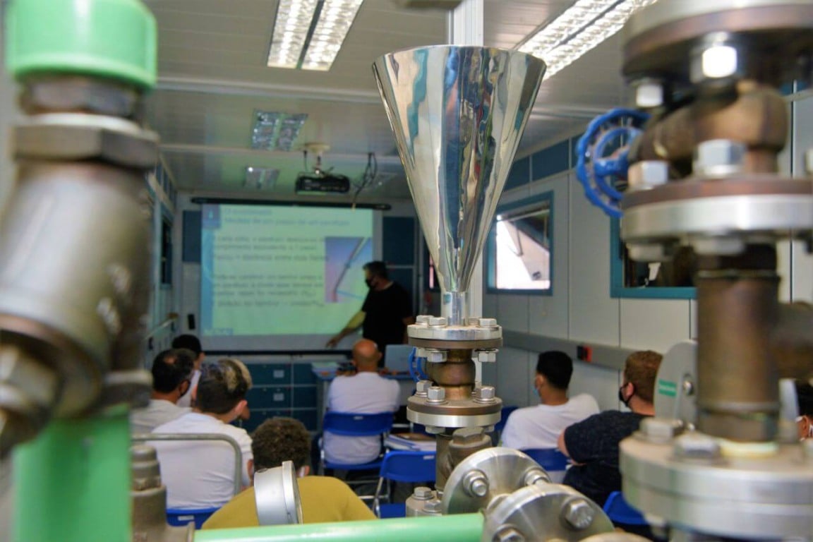 Carreta de cursos Senai