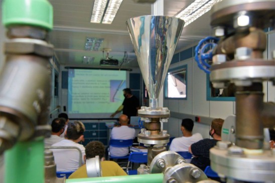 Carreta de cursos Senai