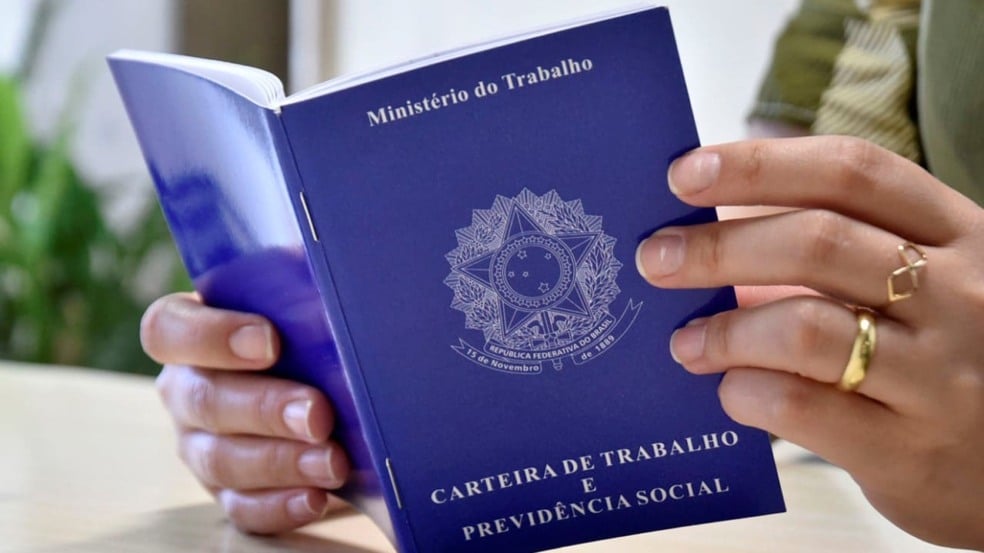 Carteira de trabalho, representando vagas de emprego em Jundiaí