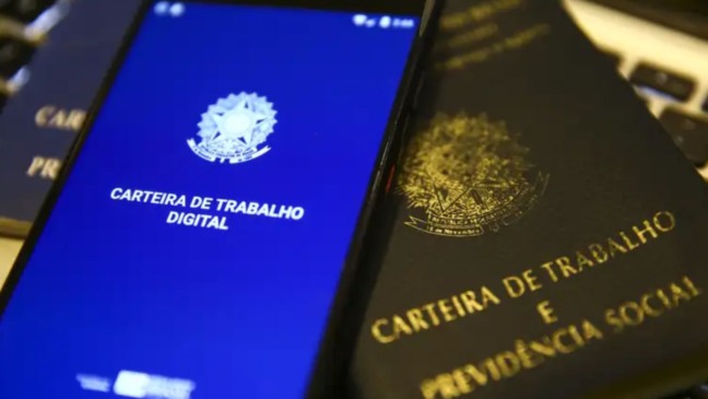 Carteira de trabalho digital e física