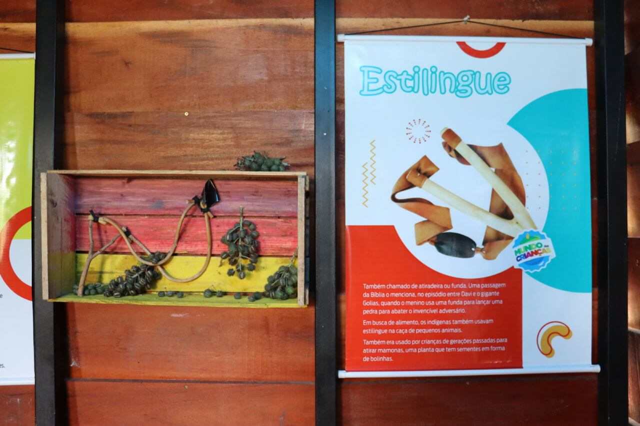 O estilingue e a mamona também fazem parte da exposição, que fica em cartaz até o final de outubro