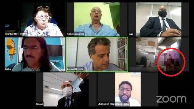 Frame do vídeo da conferência com vereadores e imagem do casal desfocada