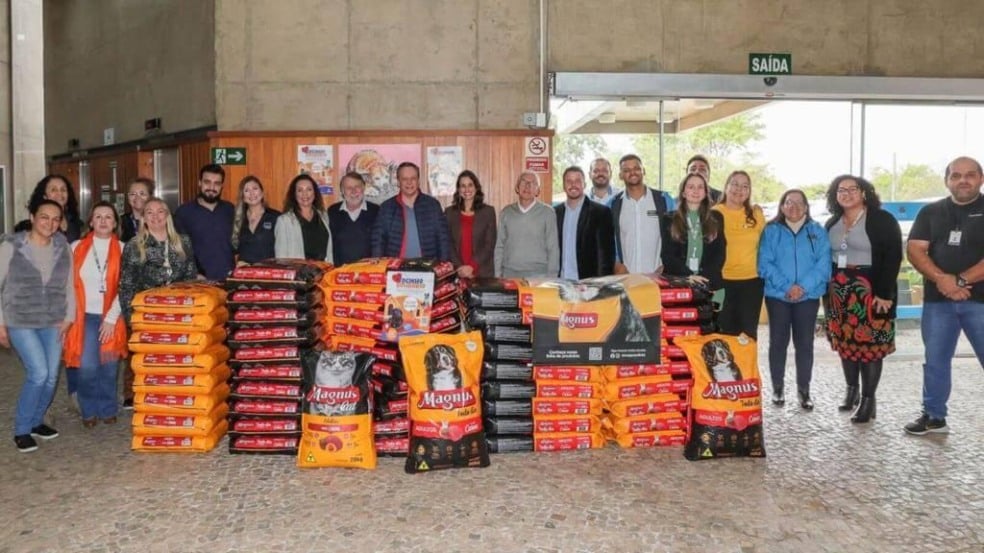 Instituto Adimax doa 1 tonelada de ração para Campanha Focinho Solidário de Jundiaí
