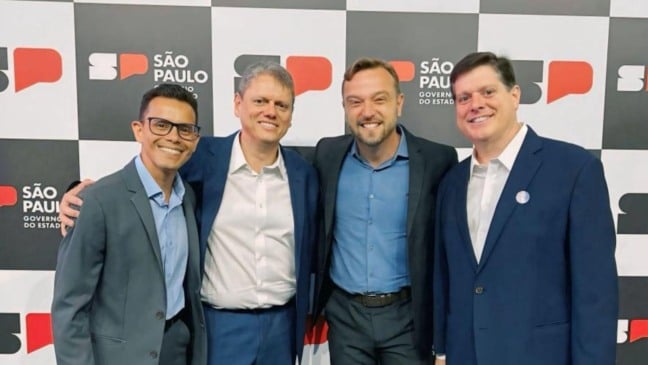 Autoridades de Itupeva e estaduais.