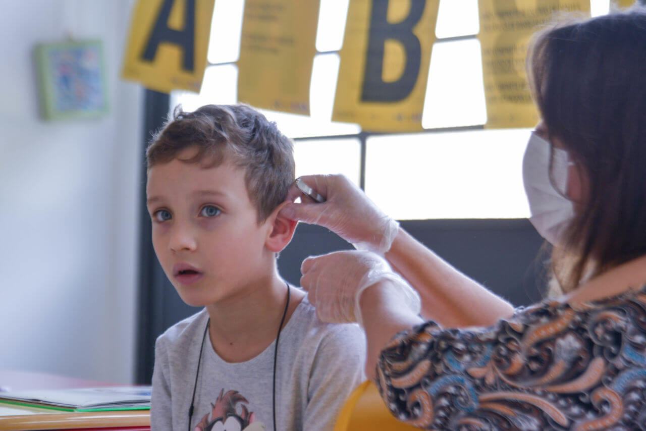 Gabriel aguarda ansiosamente, todas as semanas, para fazer a meditação e a auriculoterapia