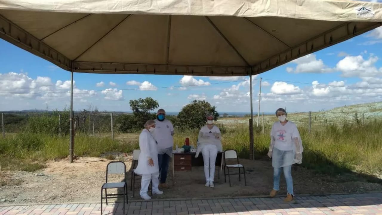 Profissionais da saúde de Cedro do Abaeté, em Minas Gerais.
