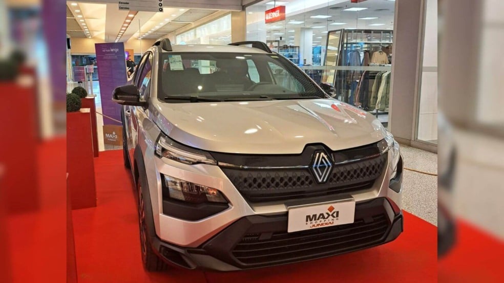Carro exposto no Maxi Shopping Jundiaí para sorteio especial de Dia dos Namorados. Carro exposto no Maxi Shopping Jundiaí para sorteio especial de Dia dos Namorados.