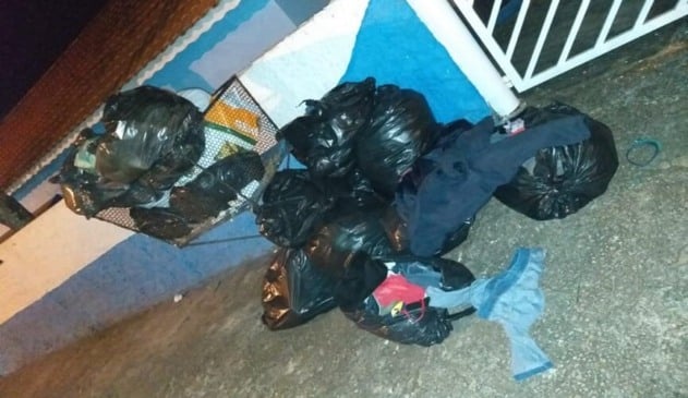 Doações de roupas são descartadas no lixo do Centro Comunitário de Itupeva