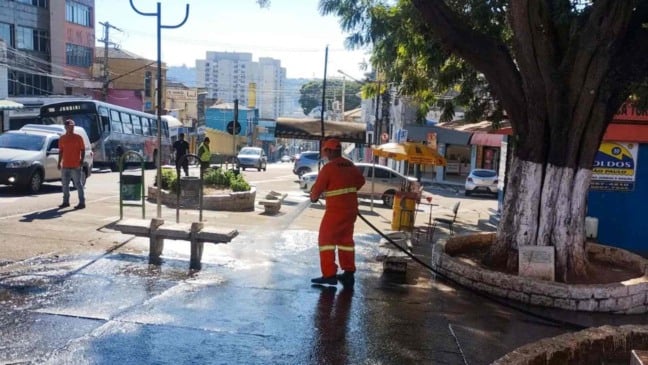 Ação de limpeza no Centro de Jundiaí.