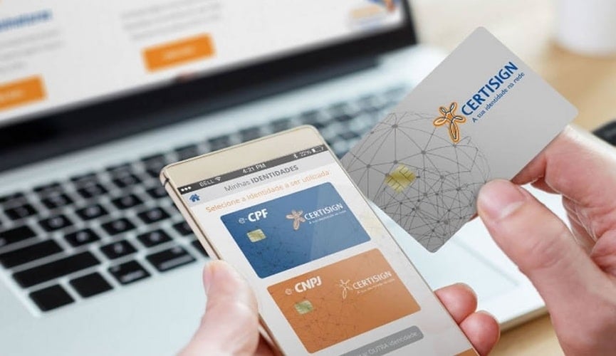 Foto de celular na tela da ACE Jundiai