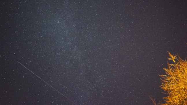 Chuvas de meteoros atravessam o céu e são visíveis até o fim do mês