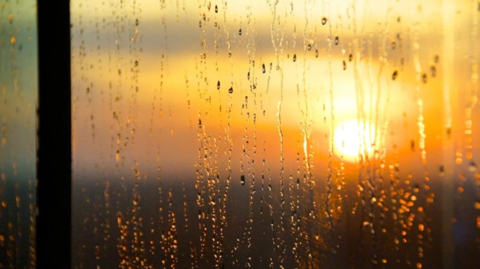 Sol aparecendo em dia de chuva.