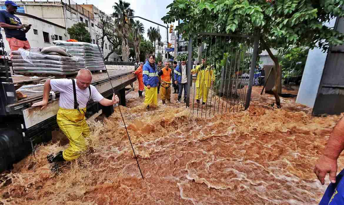 Fortes chuvas causam tragédia no RS