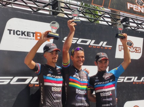 Lucas, Carlos Henrique e Vicente comemoram bons resultados do TIME Jundiaí Lucas, Carlos Henrique e Vicente comemoram bons resultados do TIME Jundiaí