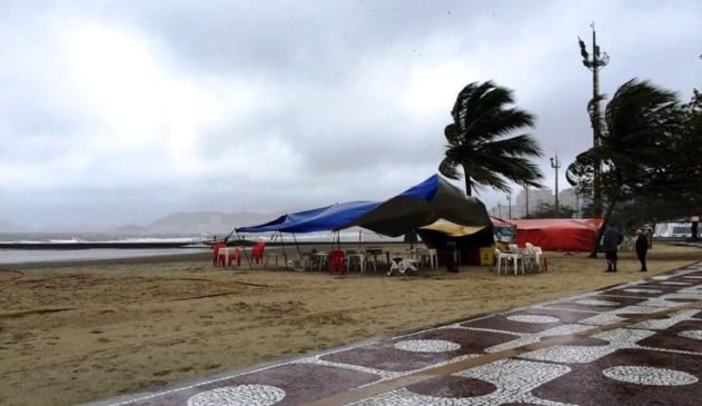 Foto de praia com vendaval