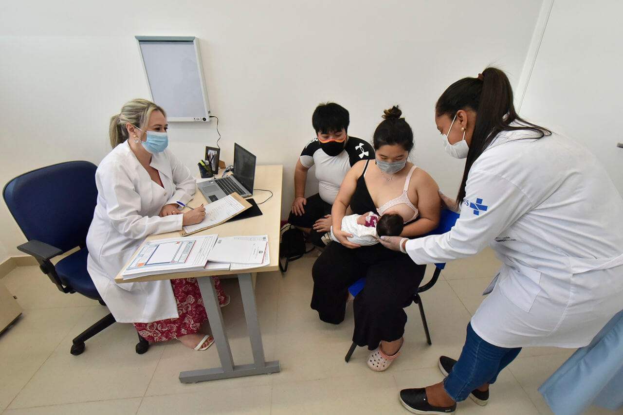 Pais da bebê Sofia foram atendidos pela médica Tatiane, acompanhada da enfermeira Janaina