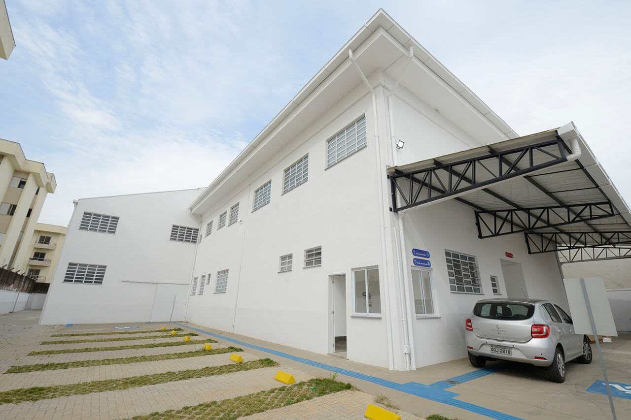 A unidade possui dois pavimentos, totalizando 1,5 mil m² de construção