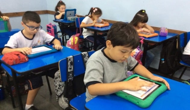 Foto de alunos em sala de aula