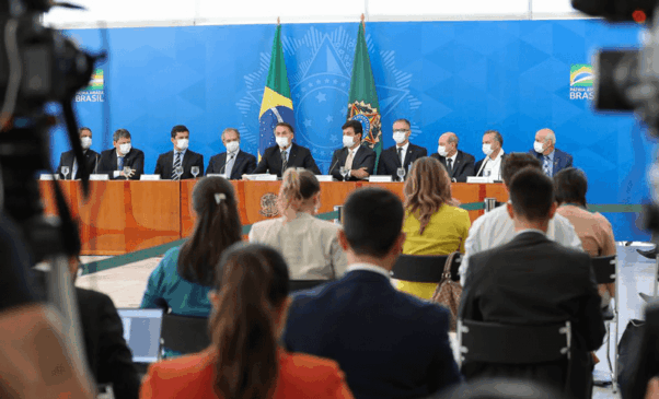 Coletiva de imprensa do coronavírus com membros do governo