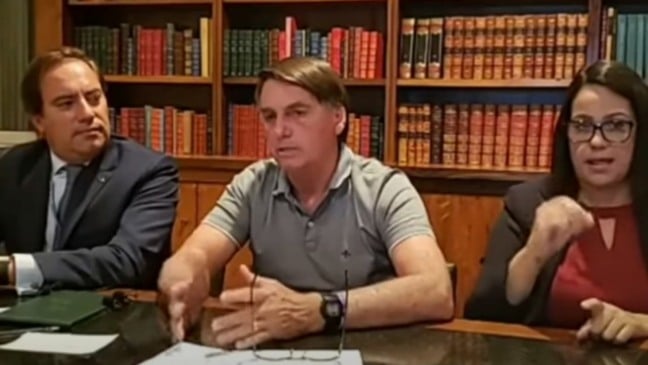 Jair Bolsonaro em live no Facebook