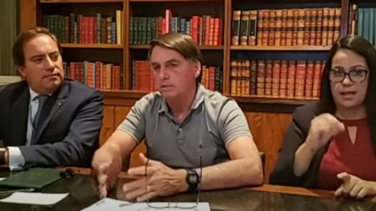 Jair Bolsonaro em live no Facebook