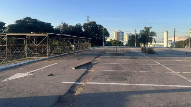Espaço de montagem de palco da Festa Julina de Jundiai, no Parque da Uva