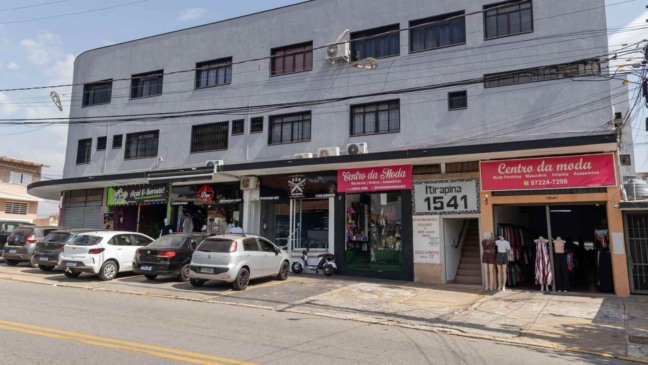 Fachada do comércio de bairro em Jundiaí.