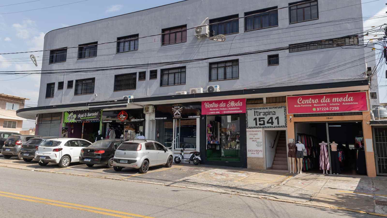 Fachada do comércio de bairro em Jundiaí.