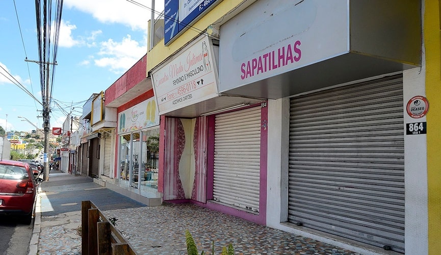 Foto do comércio de Várzea Paulista fechado