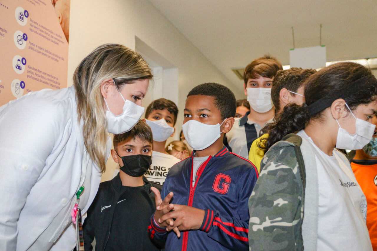 Danilo Oliveira tirou dúvidas durante a visita ao hospital e aproveitou a manhã para aprender e conhecer coisas novas