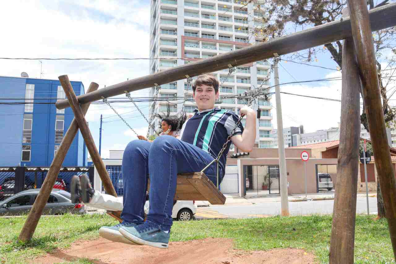 Bruno destacou o que poderia ser feito para que a praça próxima ao hospital ficasse ainda melhor para as crianças