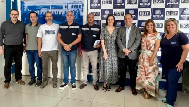 Equipe da comitiva do RJ junto com autoridades jundiaienses.