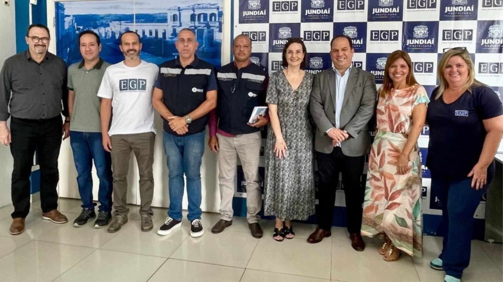 Equipe da comitiva do RJ junto com autoridades jundiaienses.