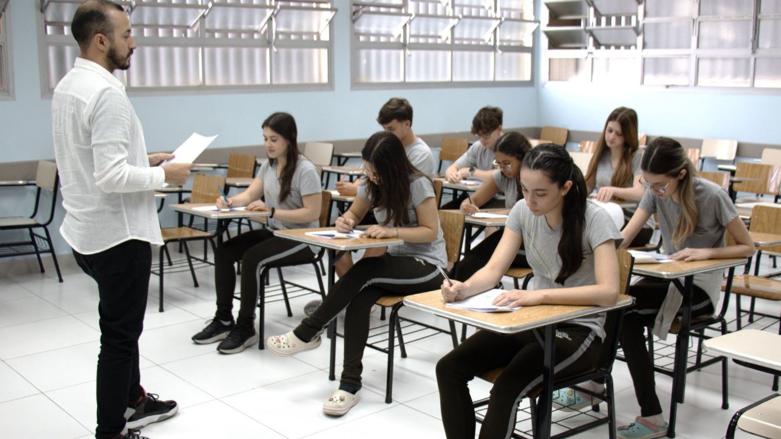 Estudantes do Colégio Divino Salvador de Jundiaí em sala de aula