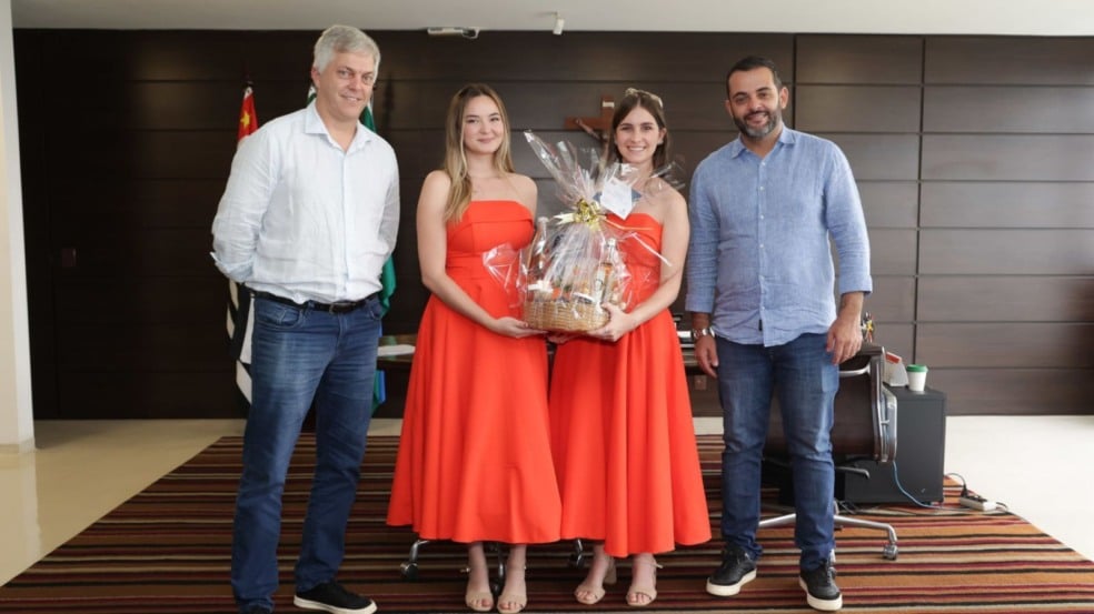 Autoridades de Jundiaí com a corte da Festa do Caqui de Itatiba. Autoridades de Jundiaí com a corte da Festa do Caqui de Itatiba.